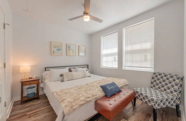 Pet Friendly Getaway Cottage w Private Deck Fast Wifi + Parking