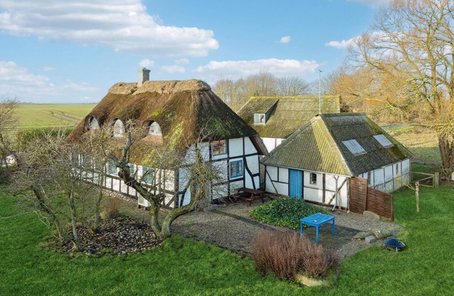 Pet friendly home in Humble with WiFi