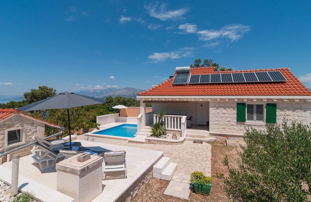 Pet friendly home in Pucisca