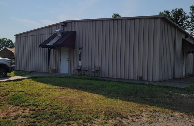 Pet friendly lodge, great for gatherings. 15mins from state park