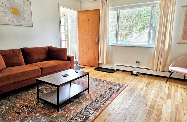 Pet Friendly, Newly Updated 1Bed/1Bath Perfect for Long Term Stays