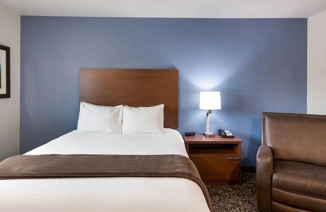 Pet-Friendly Room w/Full Kitchen Near Downtown & Attractions! | Free Parking