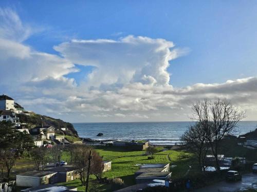 Pet Friendly Sea view Villa Millendreath Looe