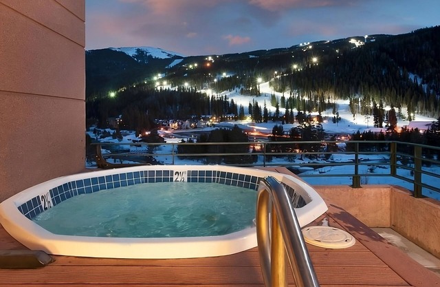 Pet-friendly Ski Resort w/Scenic Views! 2 Comfortable Units, Breakfast, Shuttle