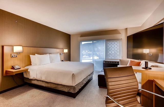 Pet-friendly Ski Resort! 4 Comfortable Units, Jacuzzi, Free Breakfast, Shuttle!