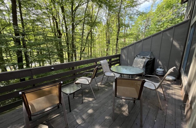 ☀️ Pet-Friendly Summer Escape with Pool Access & Nature Vibes 🐾🏊🌲