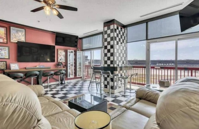 Pet Friendly! Texas Motor Speedway - Pool, Pickleball and Fitness room