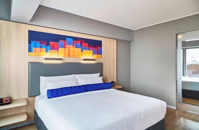 Pet-Friendly Urban Stay in Miraflores | City View Room + Indoor Pool