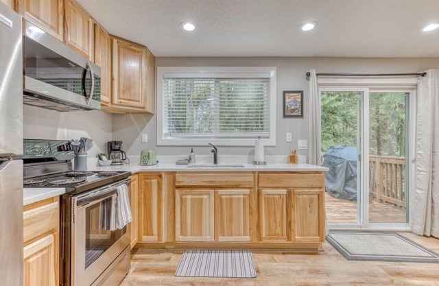Pet-Friendly, Private BBQ Deck - Mt Air Unit 7