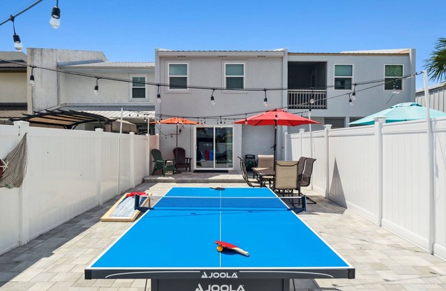 Pet Friendly Townhome W/Free WiFi and Parking