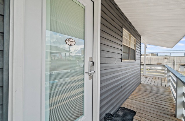 Pet Friendly! Hot Tub! Sleeps Five!