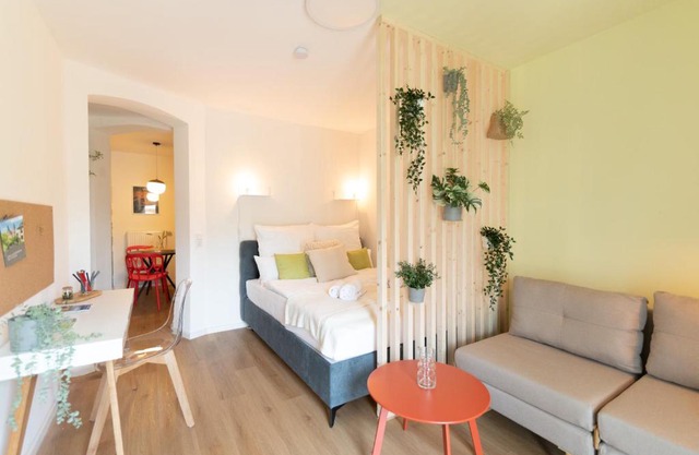 Peter Apartments- Apartment mit eigenem Eingang I 30qm I zentrale Lage I Bad I Küche I Terrasse I TV