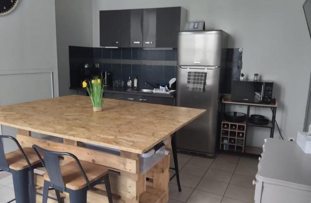 Petite maison de ville ernée centre