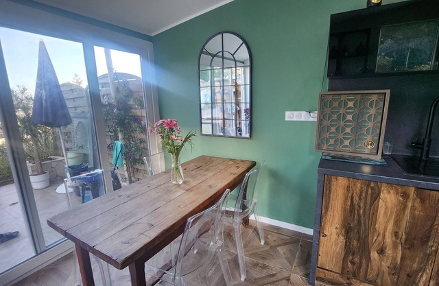 Petite Maison Familiale à 15 mn de la Mer, Jardin Privatif, Piscine Collective