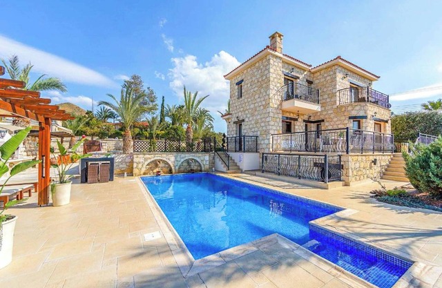 Petrides Villa - Four Bedroom Villa, Sleeps 8