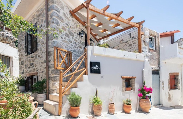 Petrino House in Mirthios