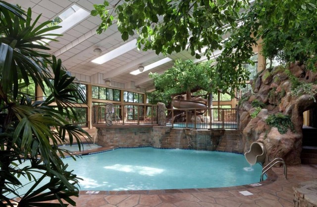 Pets Allowed, Indoor Swimming Pool! Gatlinburg's Hidden Gem!