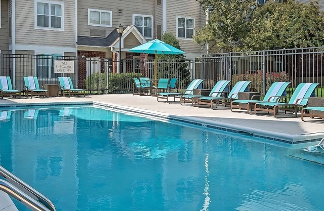 Pets Allowed! Unit with Fully-equipped Kitchen! Comes w/FREE Breakfast & Pool!
