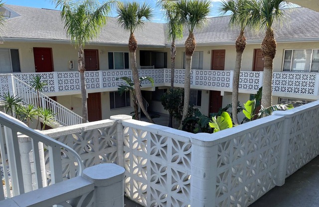 Pets welcome ! World-famous Daytona Beach !