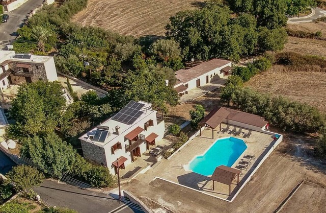 Phaedrus Living: Amarakos Villa