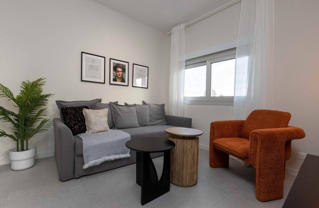 Phaedrus Living: Mini Art House Kahlo