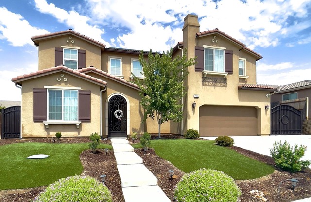 Philía Lake House - Casino, Golf Course & Trails