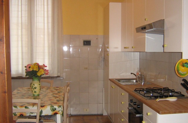Piacenza: Three rooms in close proximity to the historical
