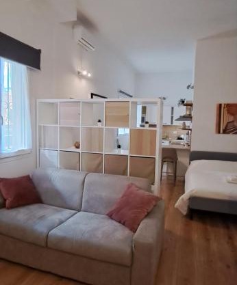 Piazza La Veneta New very close to the Center University and HSOrsola