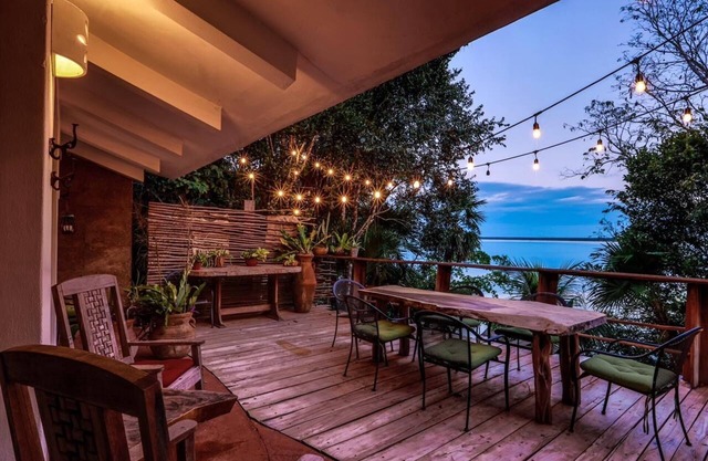 PICTUREQUE VILLA IT'S OWN PRIVATE COVE LAKE DOCK Palapa Swings Kayaks SUP Boards