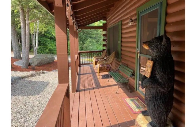 Picturesque Log Cabin in Alton, NH