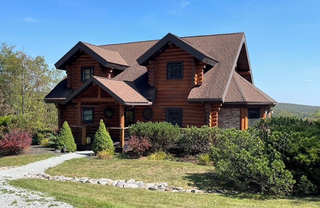 Picturesque Log Home, Family Fun with Scenic Views