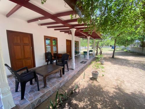 Pigeon Island Beach View Villa - Nilaveli