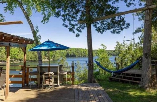 Pine Bay Hideaway. Perfect waterfront escape in a lakeside retreat!