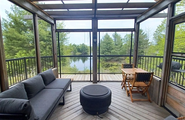 Pine Brae Eco-Resort: Off-grid cabin with lake access & private hiking trails