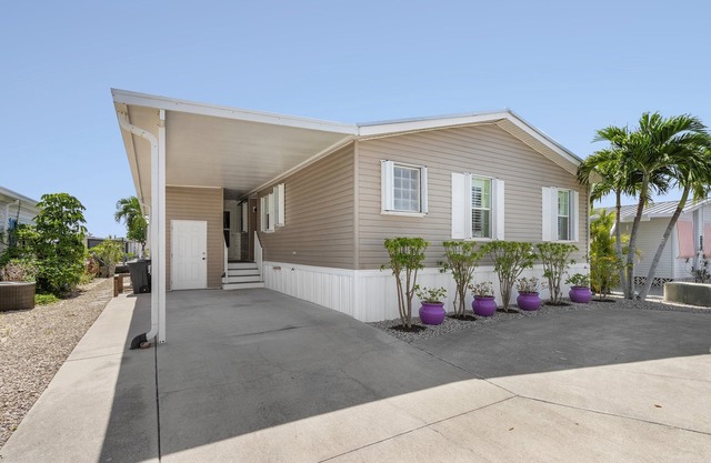 Pine Island Paradise - Saltwater Canal 2 bed/2 bath
