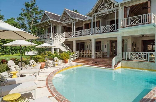 Pineapple House Luxury villa