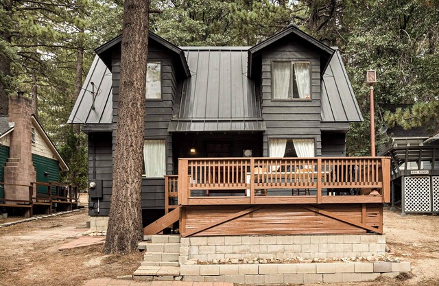 Pineland Getaway – Serene Escape