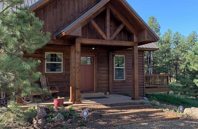 Pinewood Haven—Spectacular views & all the comforts of home!
