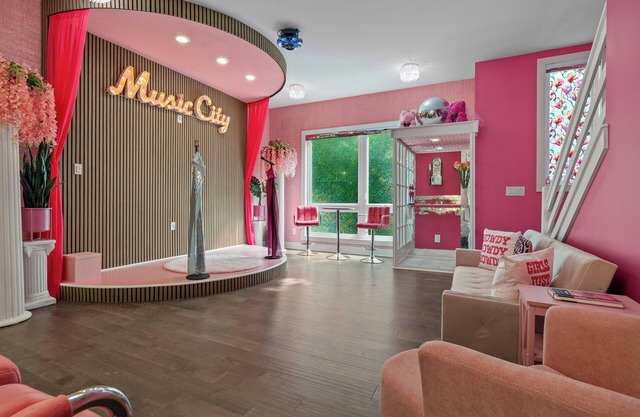 Pink Honky-Tonk – Nashville’s ultimate Barbiecore getaway!