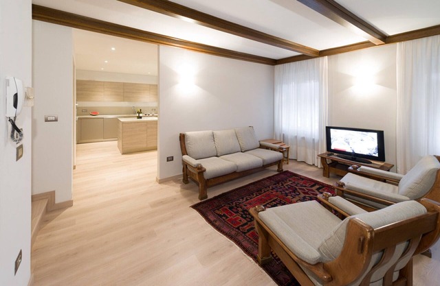 Pink Lady Spacious Apartment in Brez