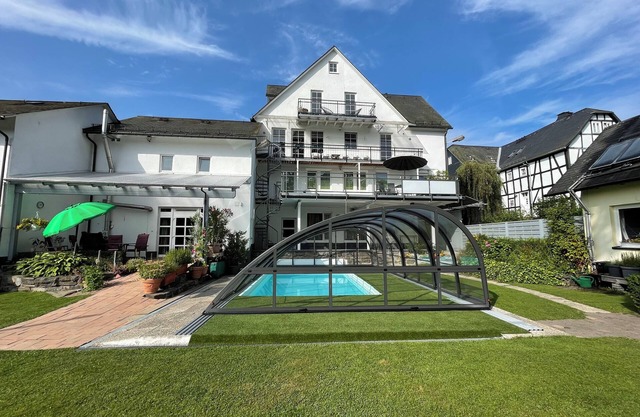 Pino24 Comfort vacation apartment 127 m² with pool, central, for up to12 people