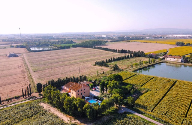 Pinzale farmhouse, swimming pool, air conditioning, ideal for families and friends