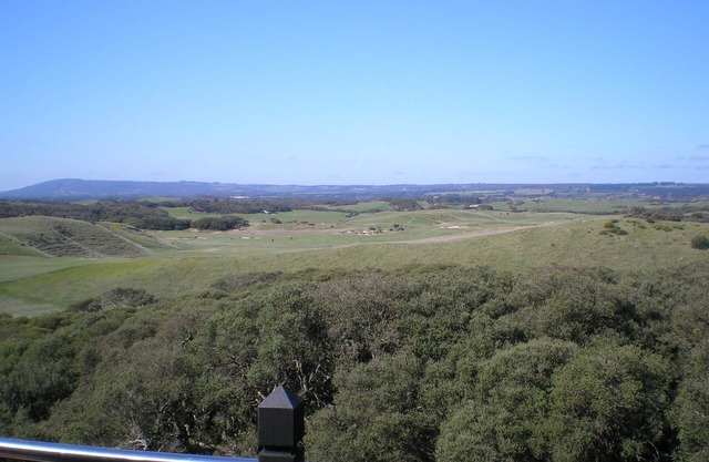 Pirongia Villa, high on a hill, beach is 200m walk away.