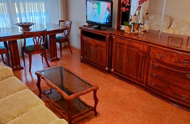 Piso céntrico 3 dormitorios con 2 baños cerca de la feria