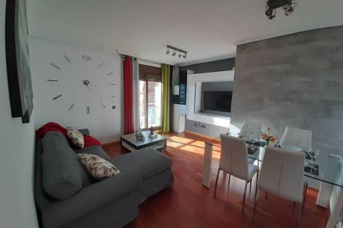 Piso céntrico con piscina,parking y jacuzzi