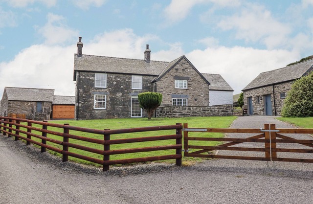 PLAS IOLYN, family friendly, with hot tub in Betws-Y-Coed