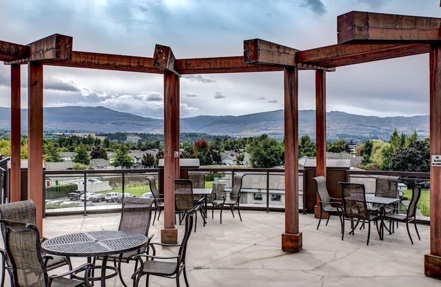 Playa del Sol Creek Side Getaway!