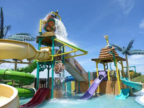 Playa Dorada Apartamento con Piscinas, Toboganes y Diversión