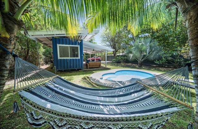 Playa Potrero - Cute, modern Containerhome w/pool for 2 people