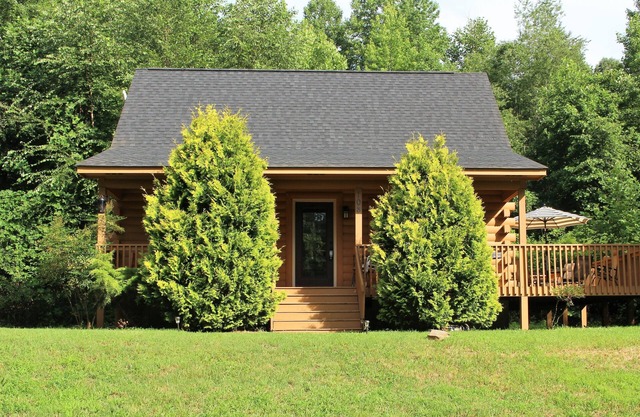 Pleasant Country Cabin - Approx 8 minutes to TIEC
